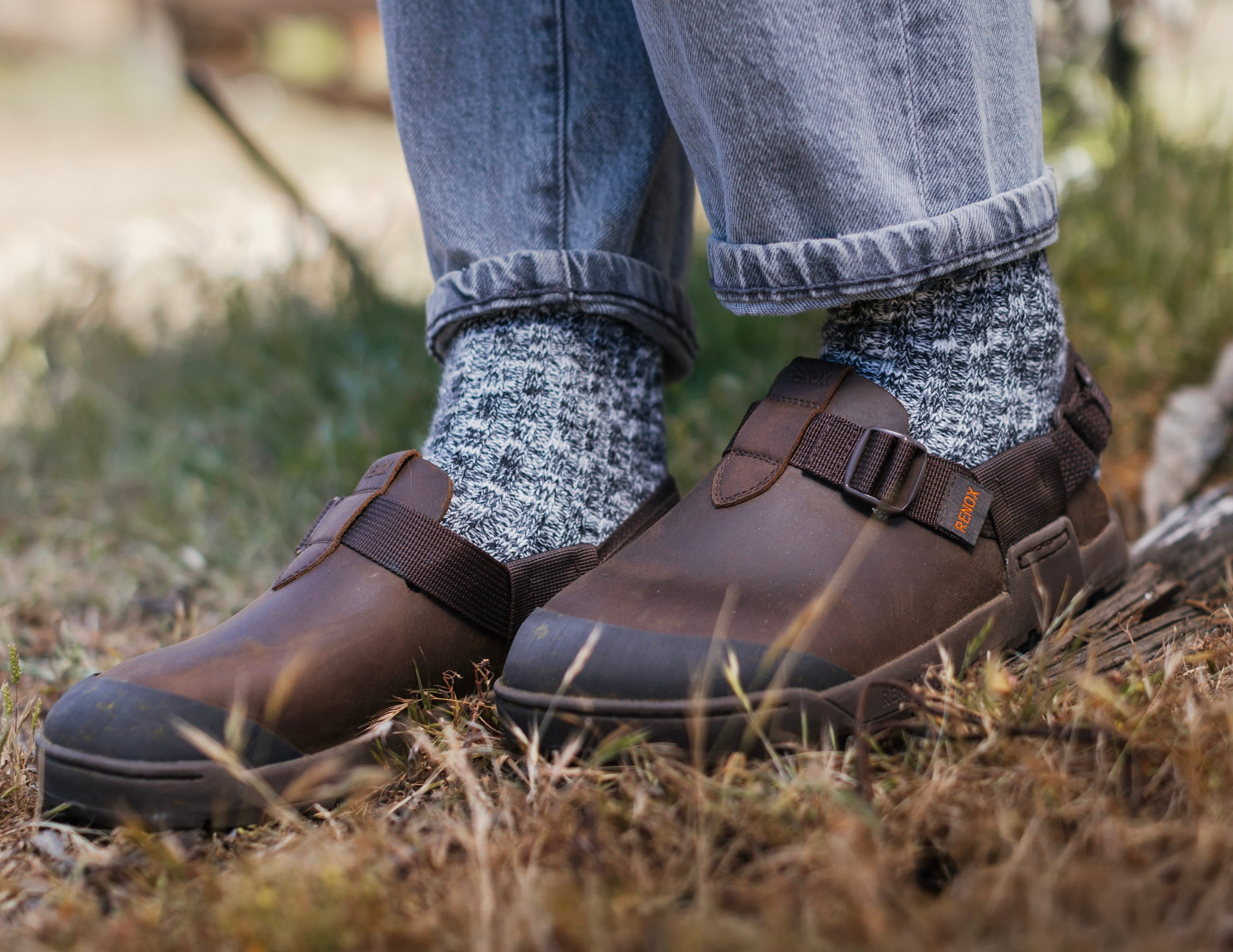 Zuecos de cuero vs sandalias técnicas: comodidad, agarre, protección y uso real