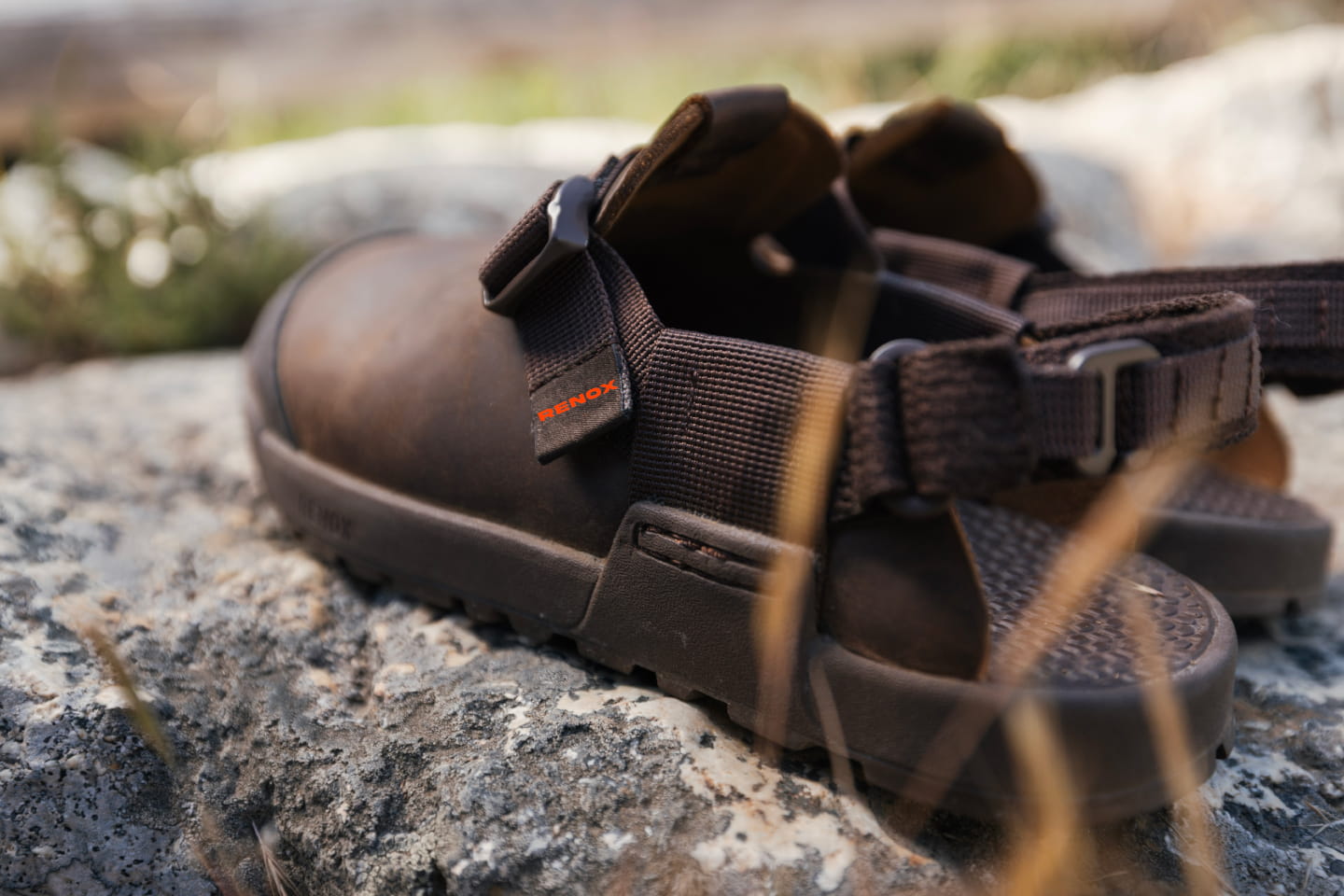 ¿Qué son los zuecos outdoor y por qué los Terra de Renox están reemplazando a las sandalias técnicas?