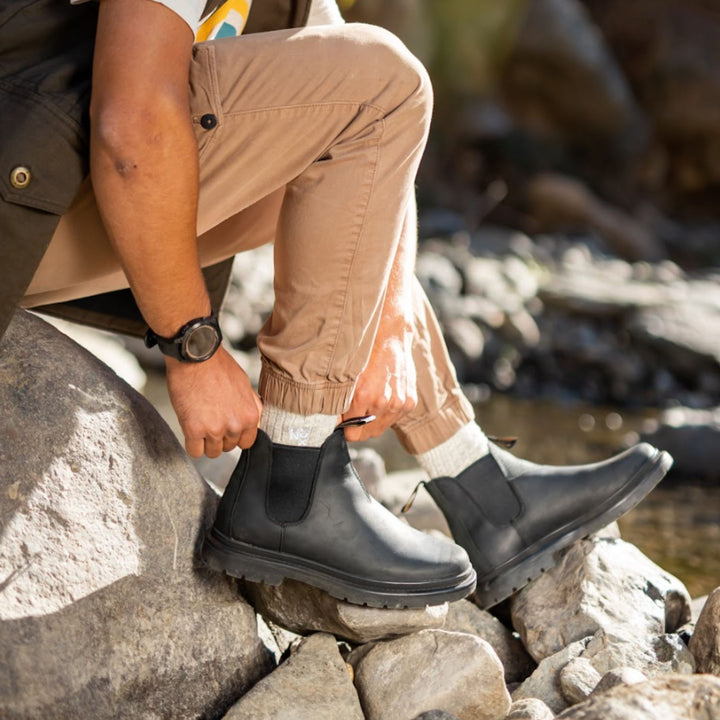 Pack Botín Negro Hombre + 2 Calcetines