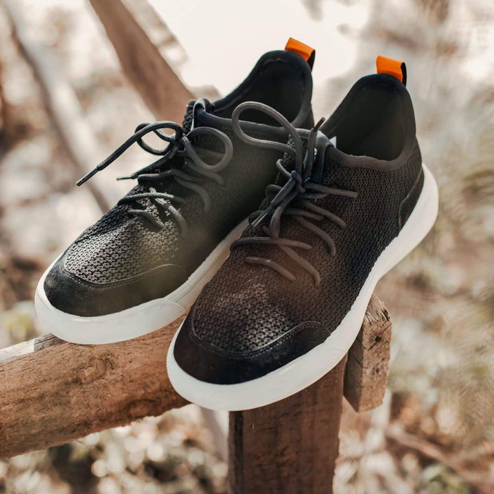 Zapatilla Versaknit Negro Crema Unisex